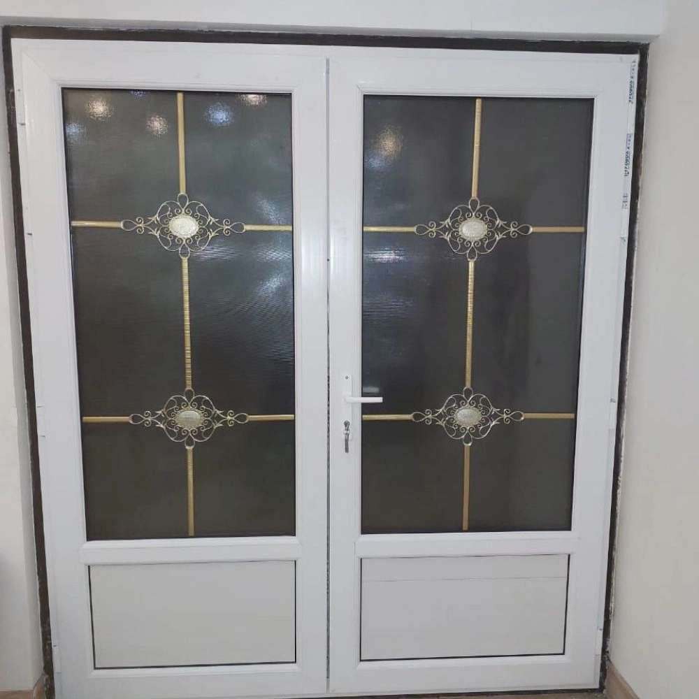 گروه تولیدی صنعتی درب و پنجره آراز در اردبیل