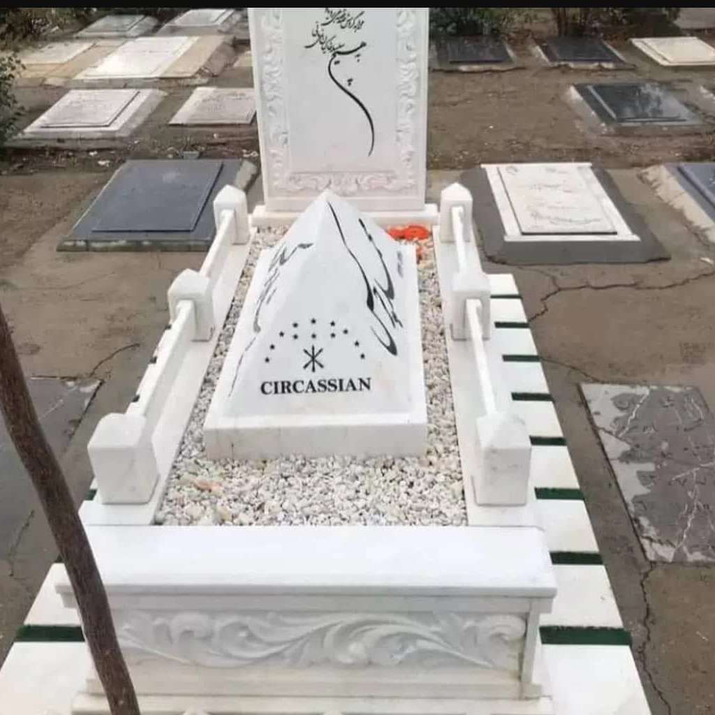 سنگ مزار سفید