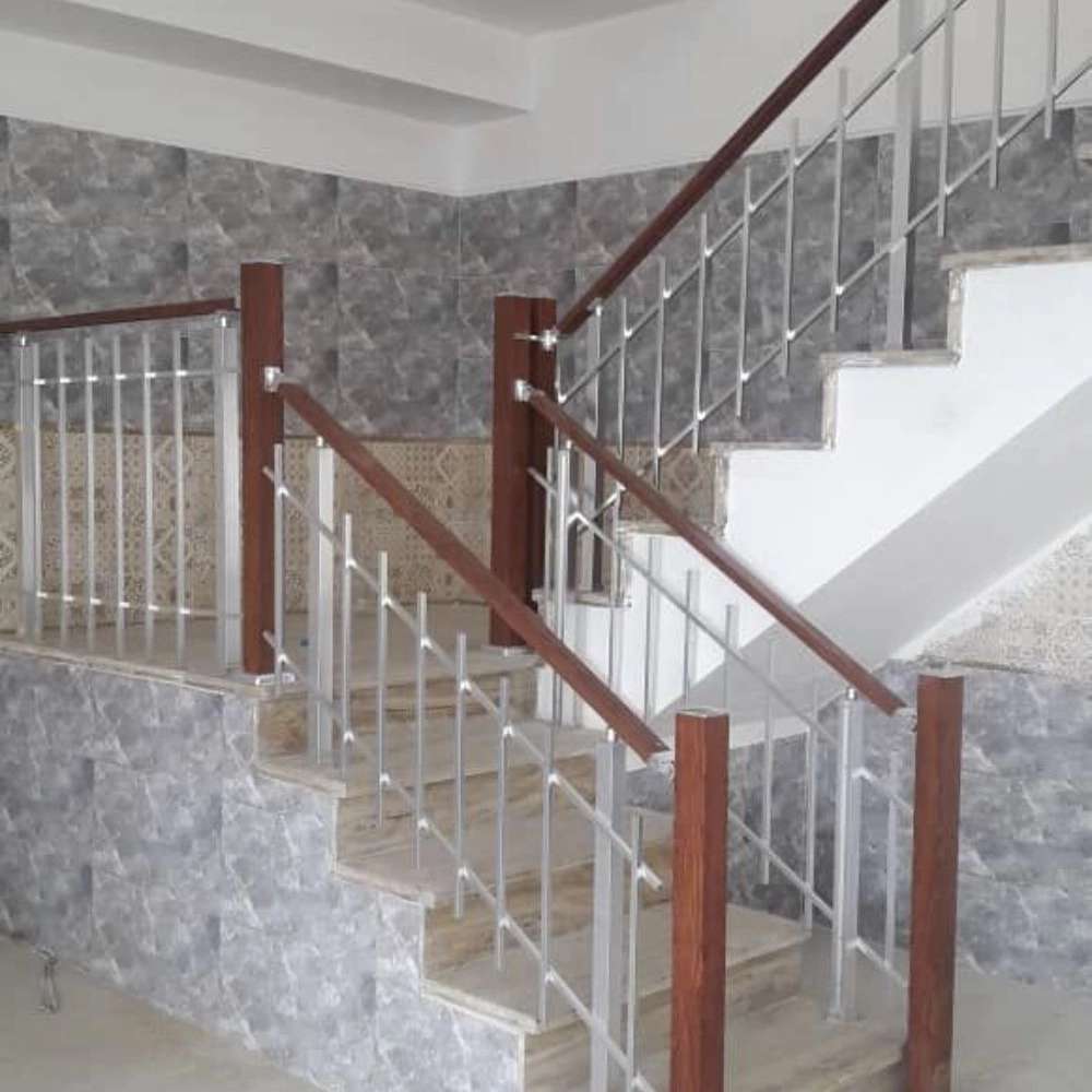 سازه برتر ایرانیان، اجرای هندریل و پارتیشن شیشه خم و نرده آلومینیوم در کرج