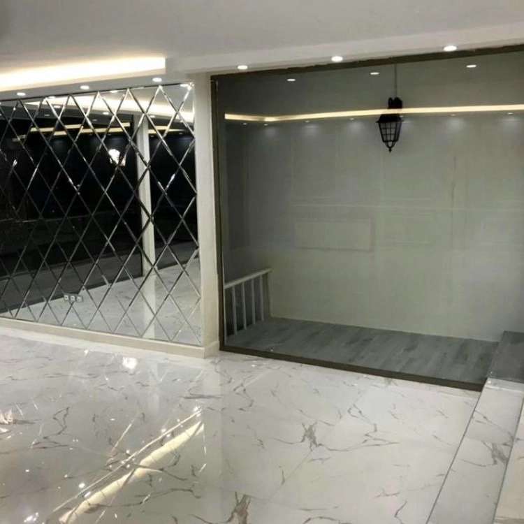 انواع پارتیشن های مدرن و هندریل های سکوریت لمینیت و شیشه در رنگ های مختلف با قابلیت طراحی روی شیشه بصورت طرح لوگو یا مات جهت دیزاین داخلی با یراق مدرن آلومینیوم