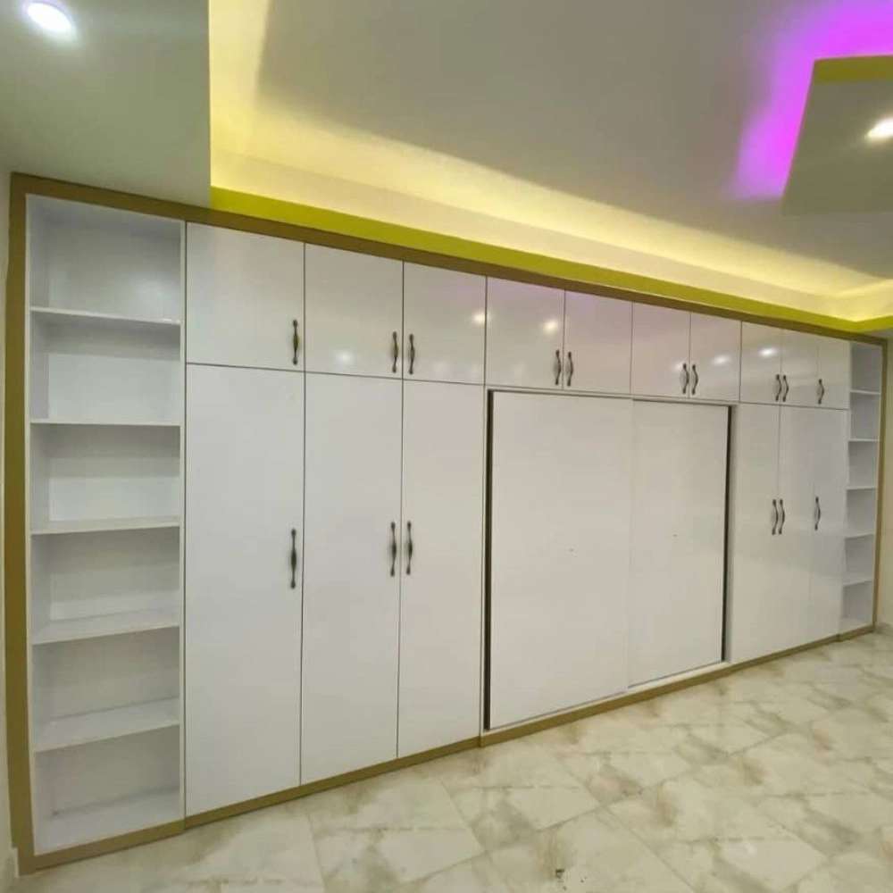 کمد دیواری با دستگیره