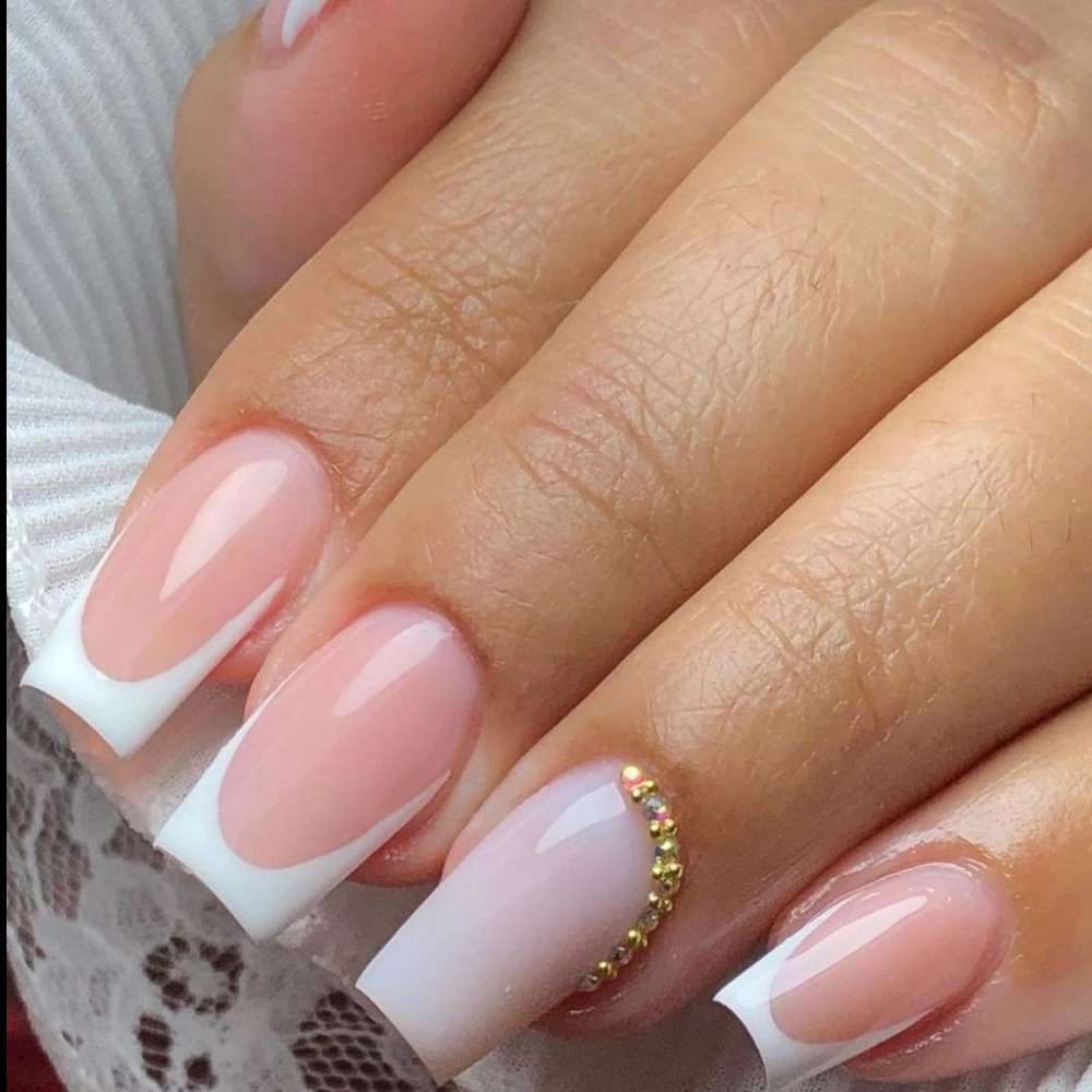 کاشت ناخن پارمیس