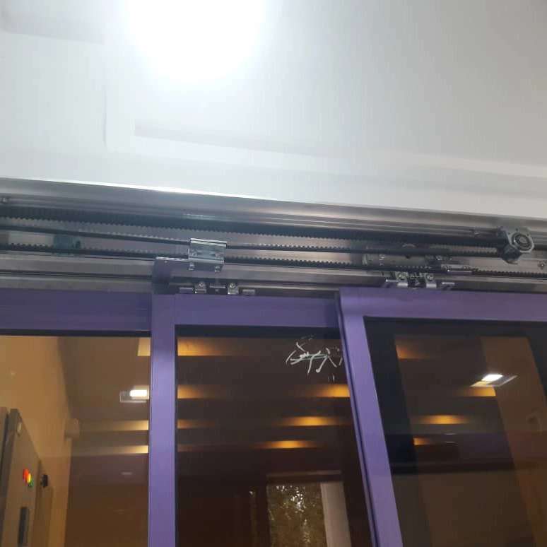 جک پارکینگی و درب شیشه ای اتوماتیک در اندیشه