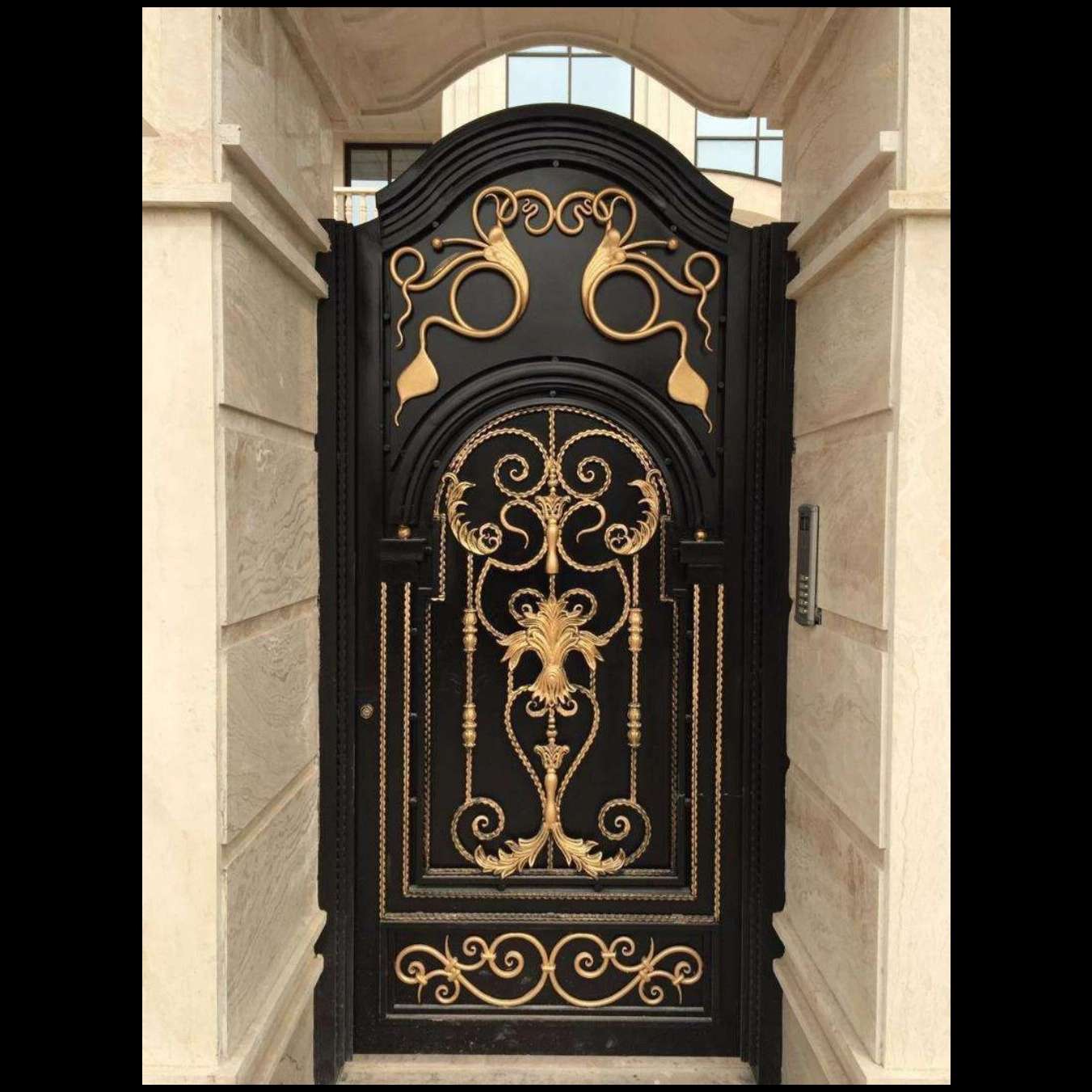 اجرای رنگ درب ورودی