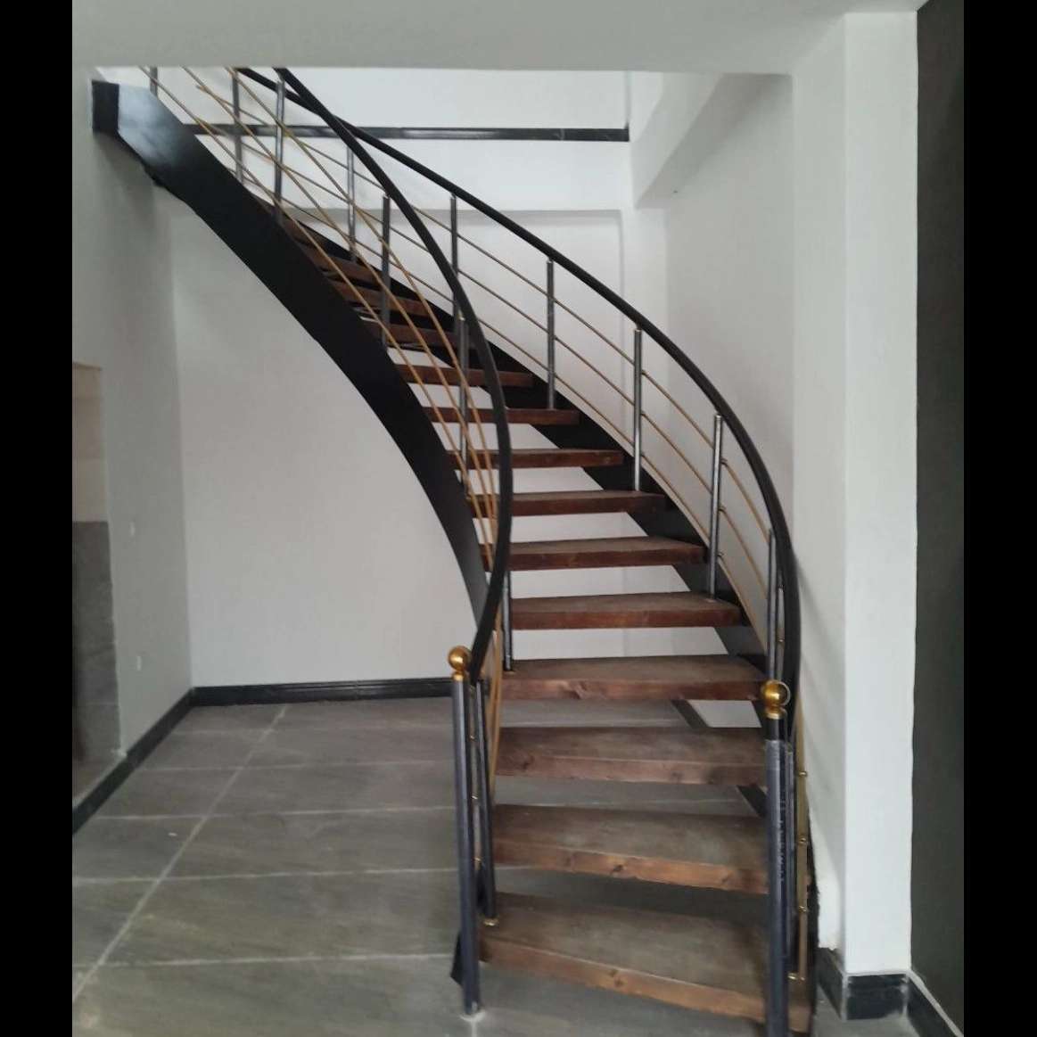 اجرای رنگ نرده