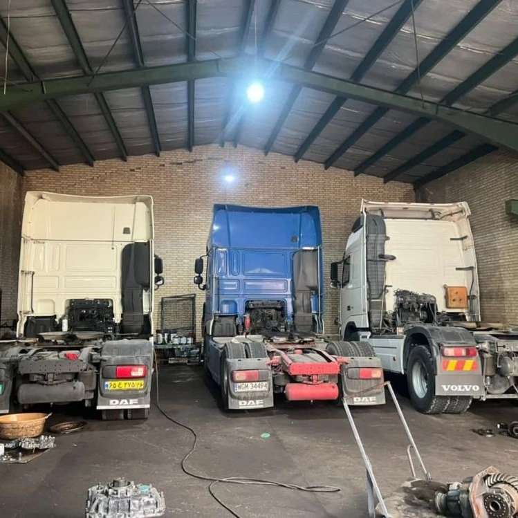 خدمات فنی گیربکس سرویس ZF، مجری تعمیر انواع گیربکس خودروهای ایرانی خارجی VOLVO، ZF، ترکسون، آیشیفت و برندهای ولو، داف، مان ۵۰۰، مرسدس بنز، فوتون ۴۶۰ و پیلسان در مشهد.