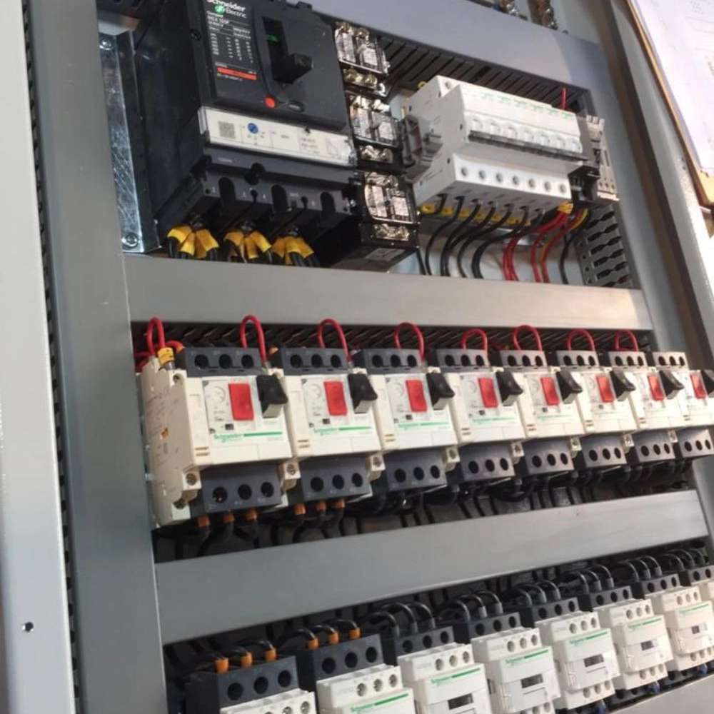طراح و سازنده انواع تابلو برق صنعتی و ساختمانی