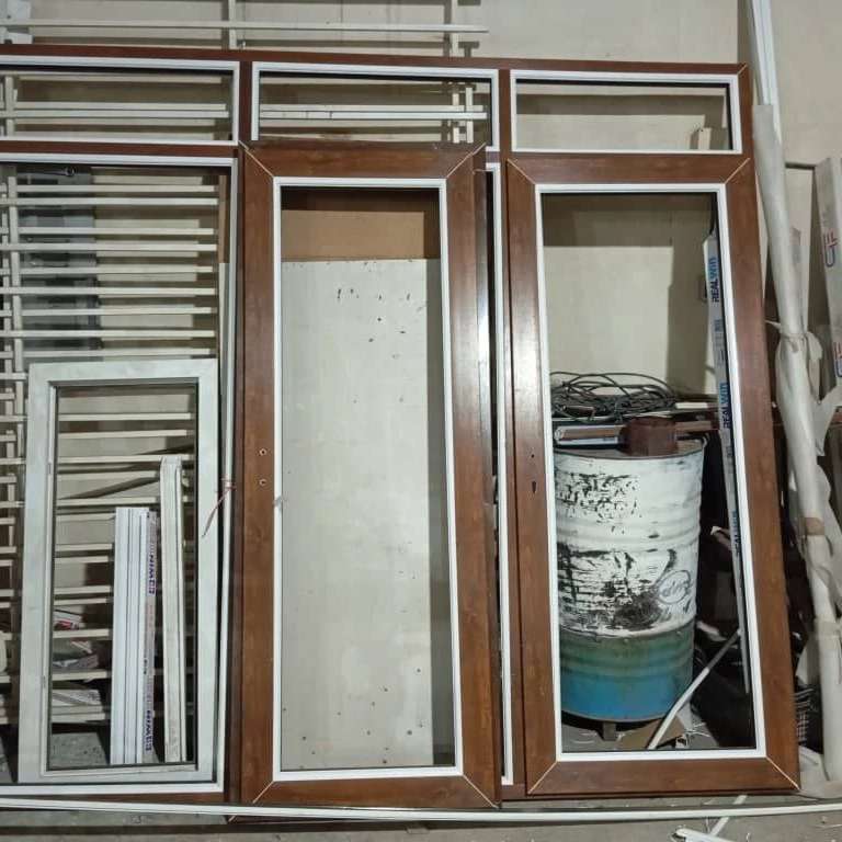 تعمیر و نگهداری شیشه سکوریت در ساختمان