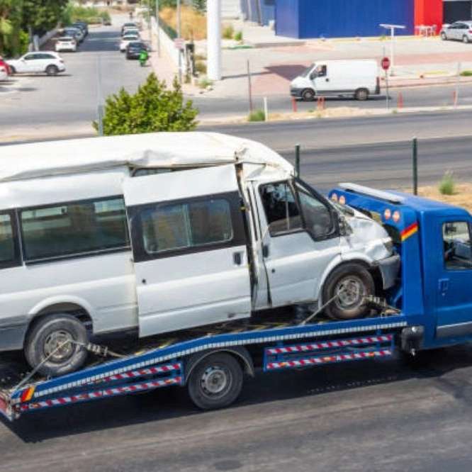 حمل خودرو تصادفی در کاشان با تجهیزات کامل