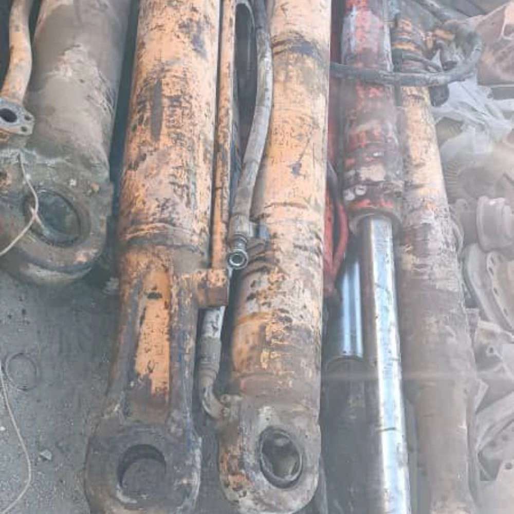 بلدوزر و لوازم یدکی استوک