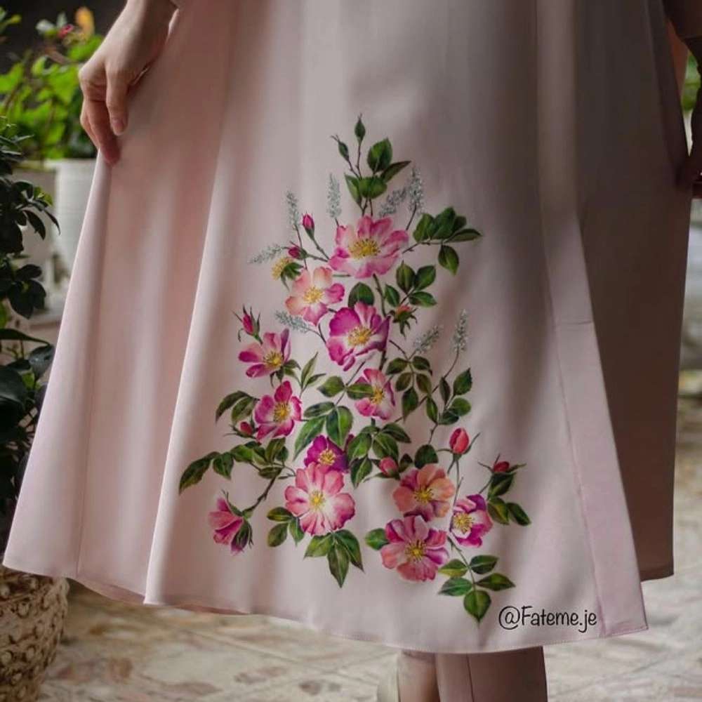 طراح و مدرس حرفه‌ای نقاشی روی پارچه