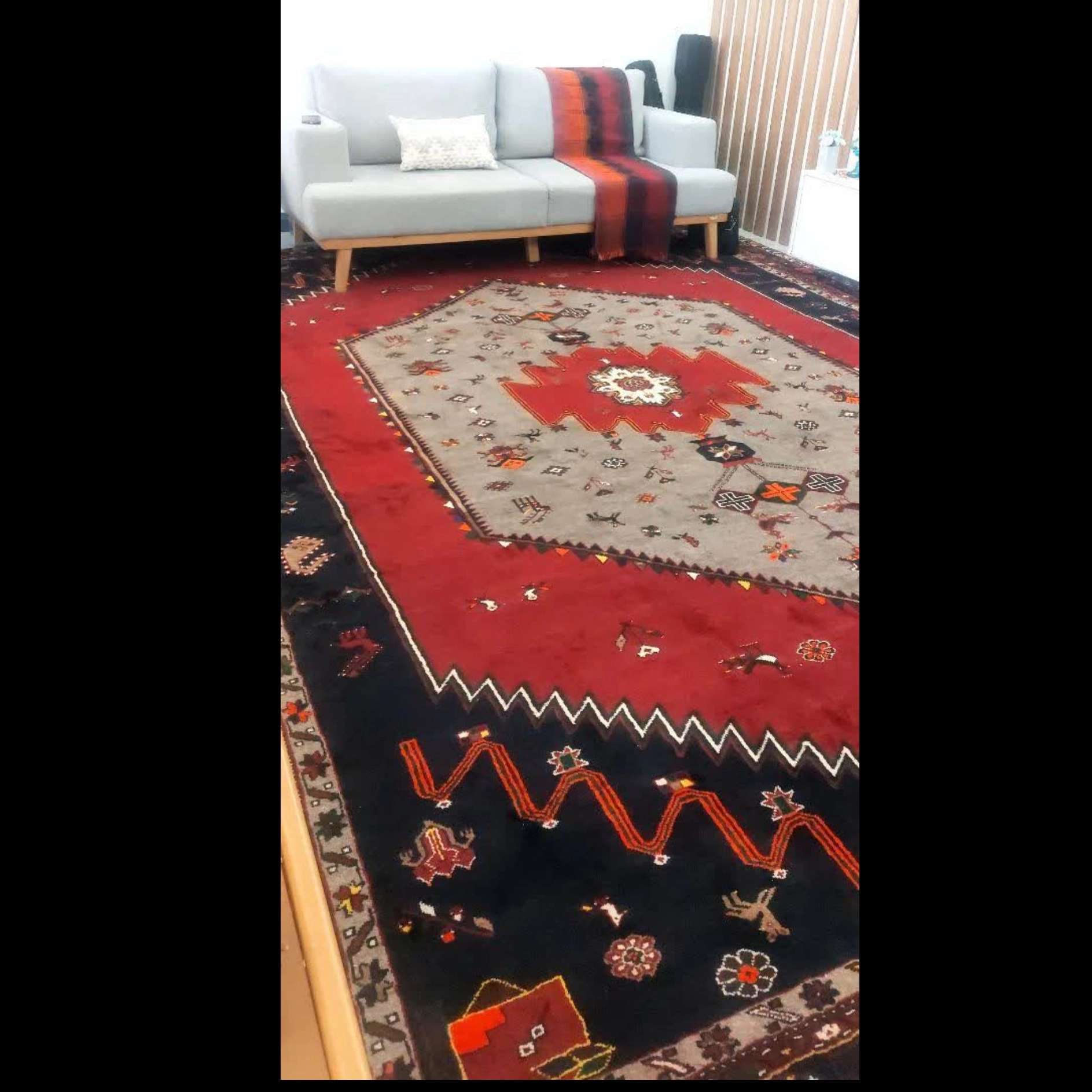 فرش دستباف آدینه نقش