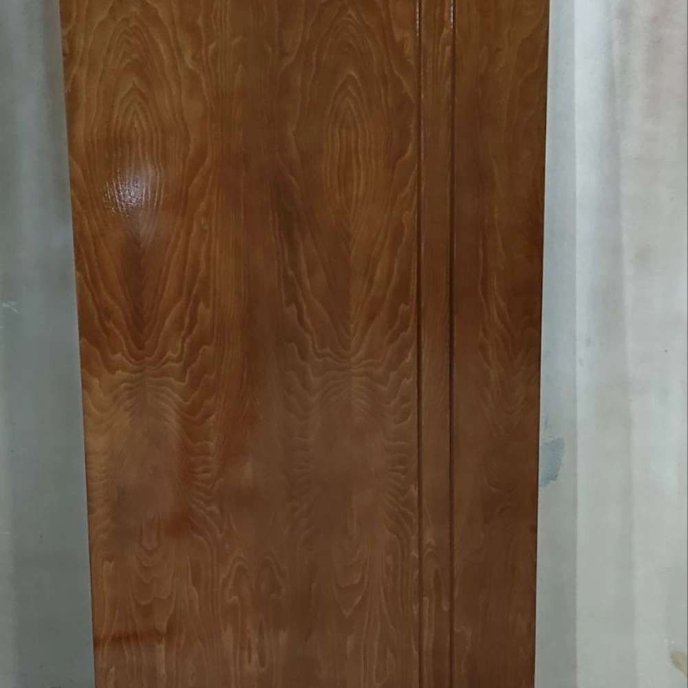 رنگ کاری درب چوبی