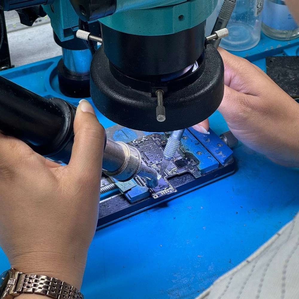 خدمات تعمیرات موبایل موبو کلینیک