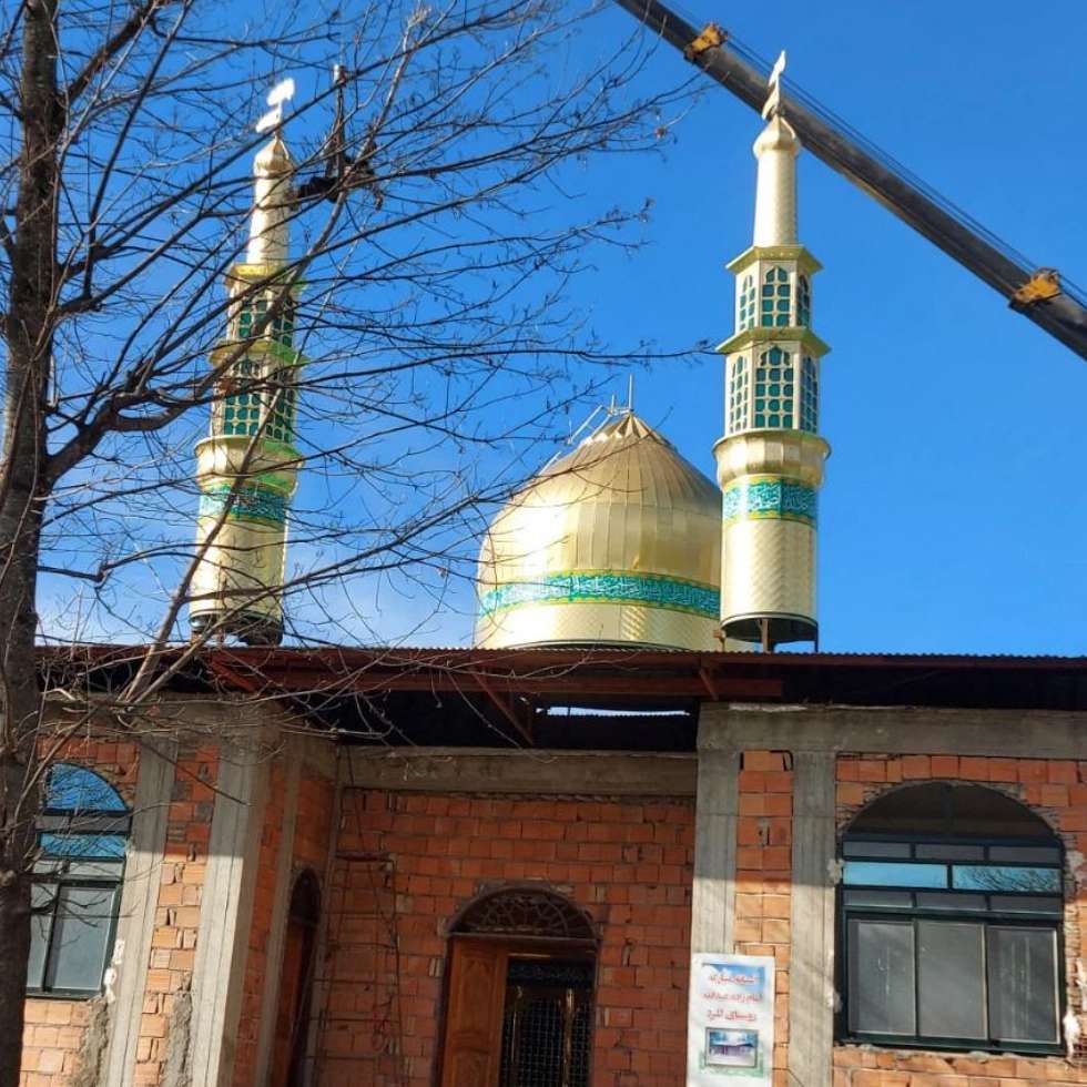 ساخت گنبد و گلدسته آلومینیوم طلایی در للرد بزرگ مازندران