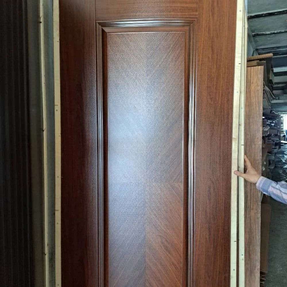 درب چوبی اتاقی