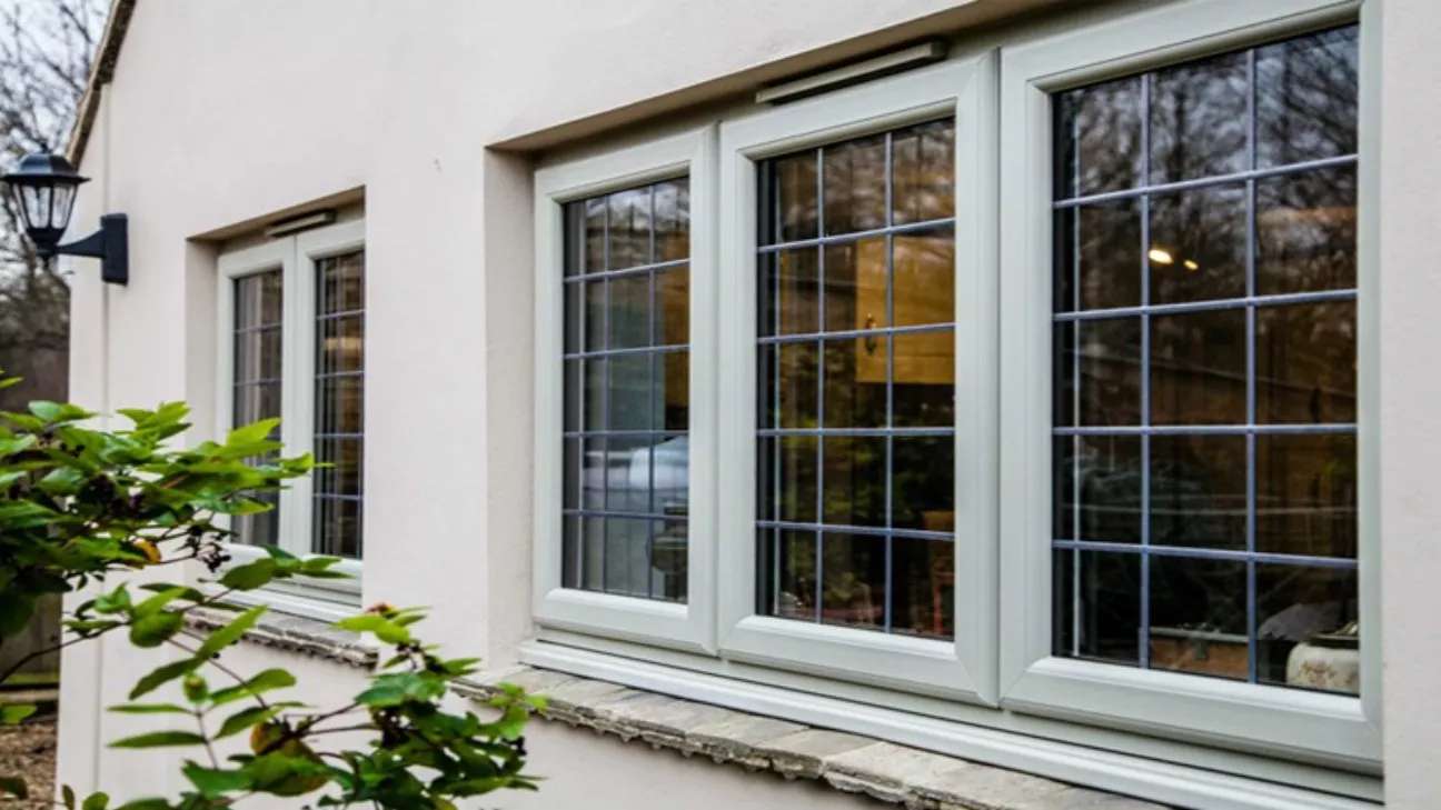 درب و پنجره UPVC عایق گستران
