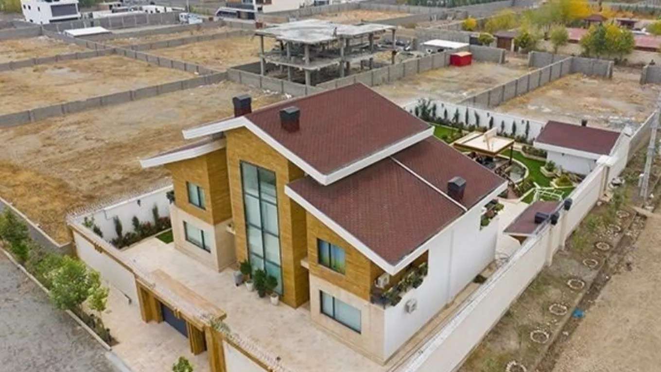 سقف شیبداروشیروانی آنتیک ویلا