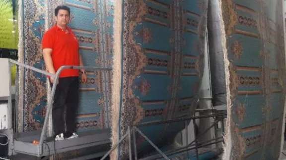 سجاده فرش یزدان در کاشان