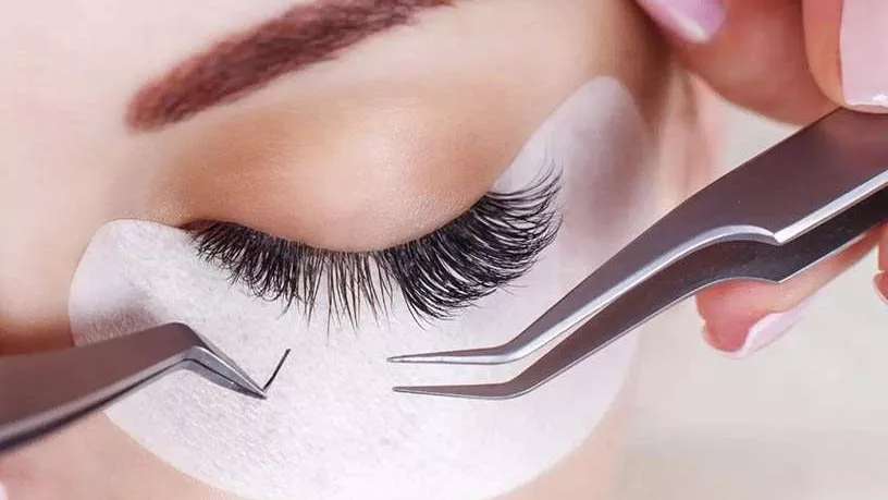 کاشت تخصصی مژه سارا احمد زاده