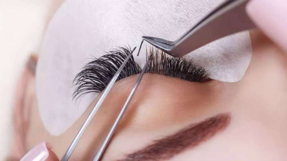کاشت تخصصی مژه سارا احمد زاده