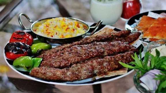 رستوران و کافه عمارت حاجیه بنی