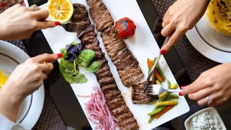 رستوران و کافه عمارت حاجیه بنی