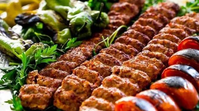رستوران و کافه عمارت حاجیه بنی