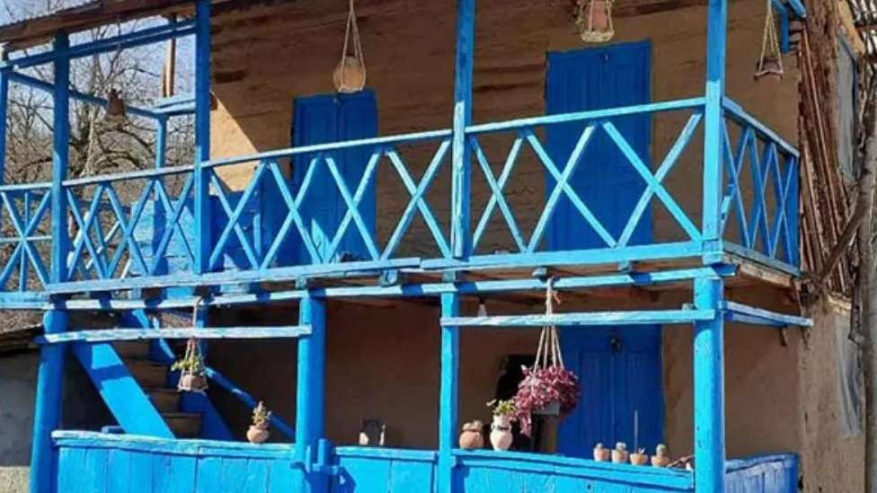 اقامتگاه بومگردی والاش