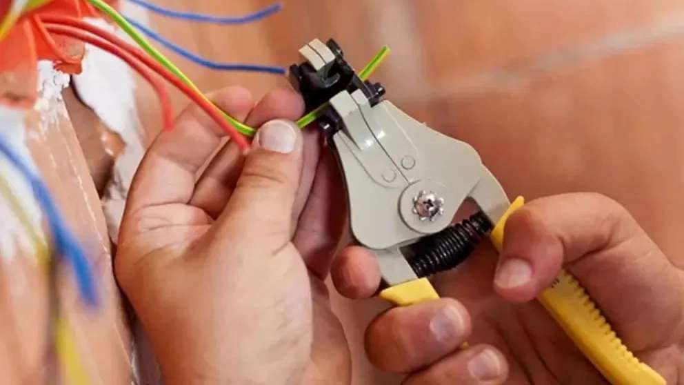 خدمات برقی تسلا صنعت ایمانی