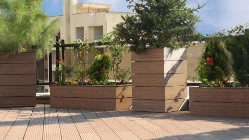 فضای سبز و چوب پلاست چوبام