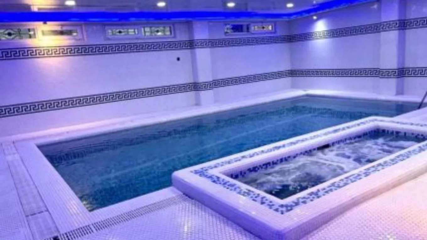 ساخت استخر و جکوزی پدیده