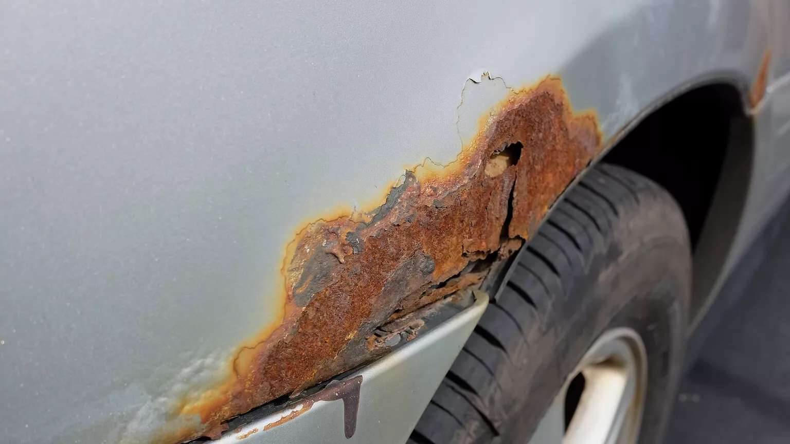 نقاشی خودرو رضا قومی