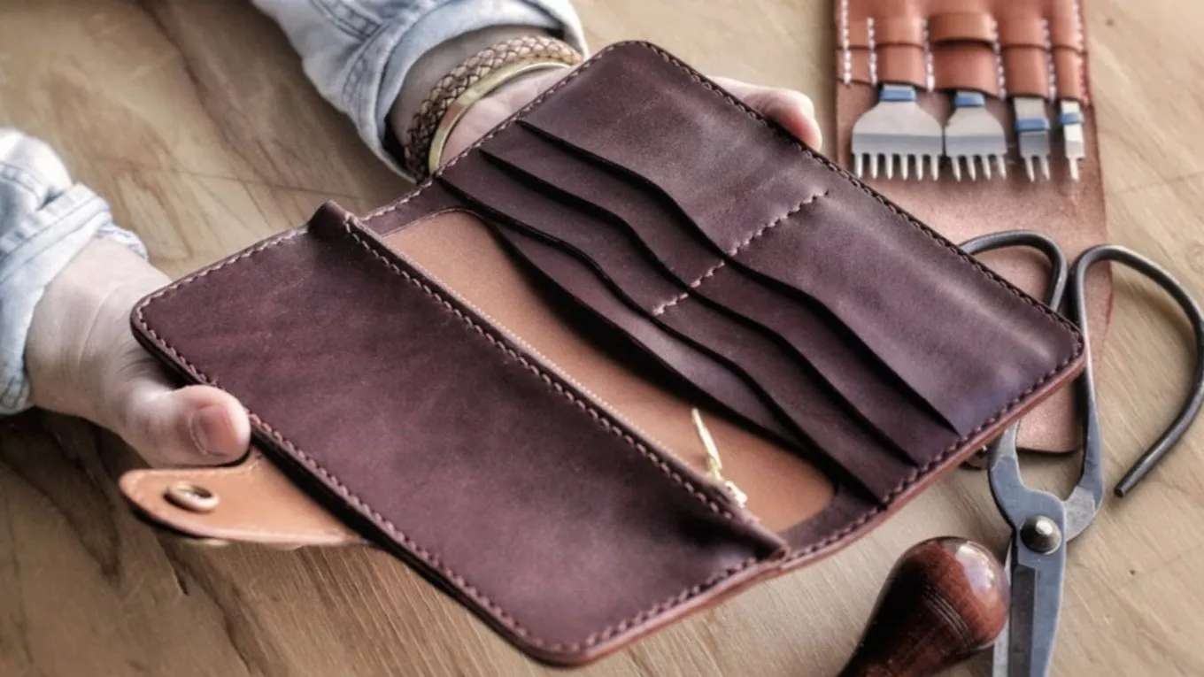 کیف مانی چرم در بروجن