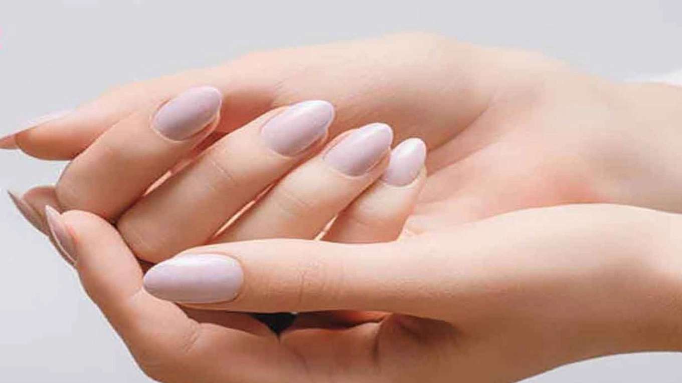 خدمات کاشت ناخن دونه برف