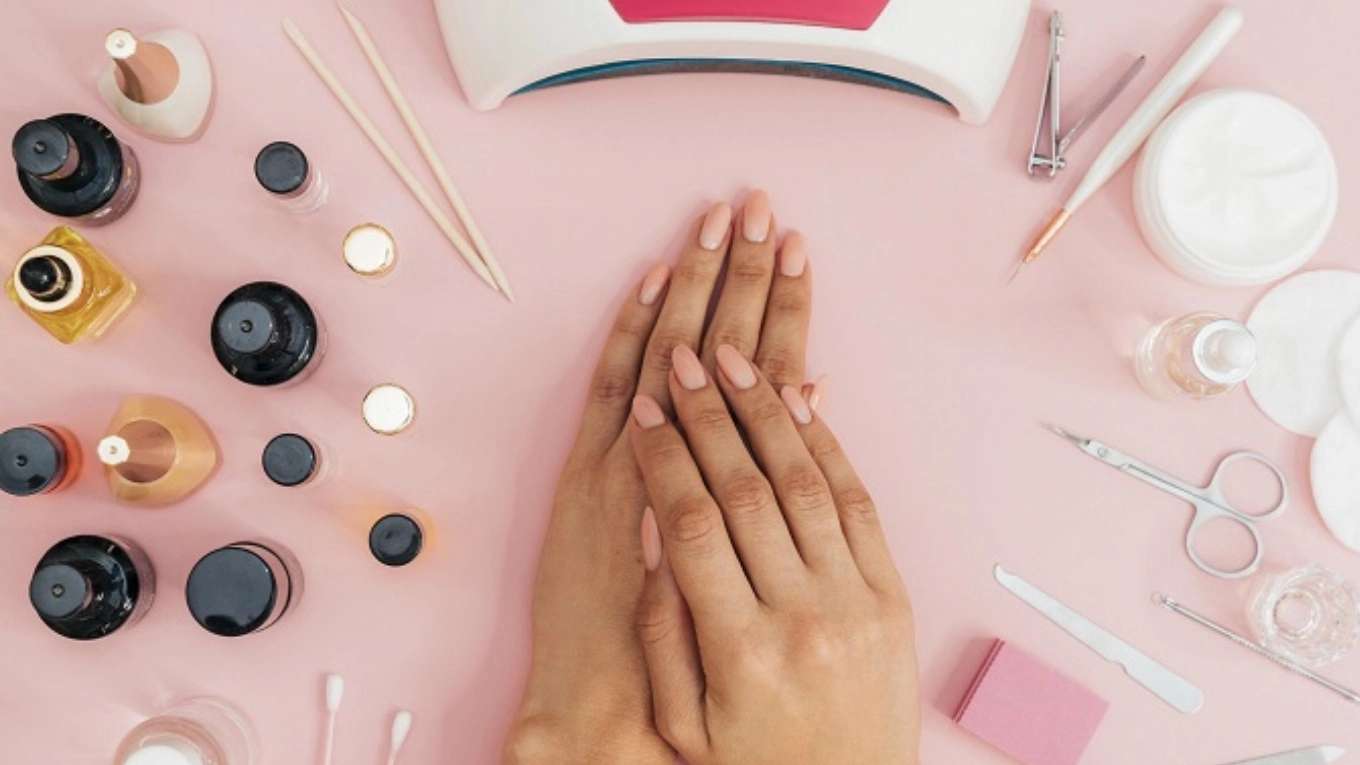 خدمات کاشت ناخن دونه برف