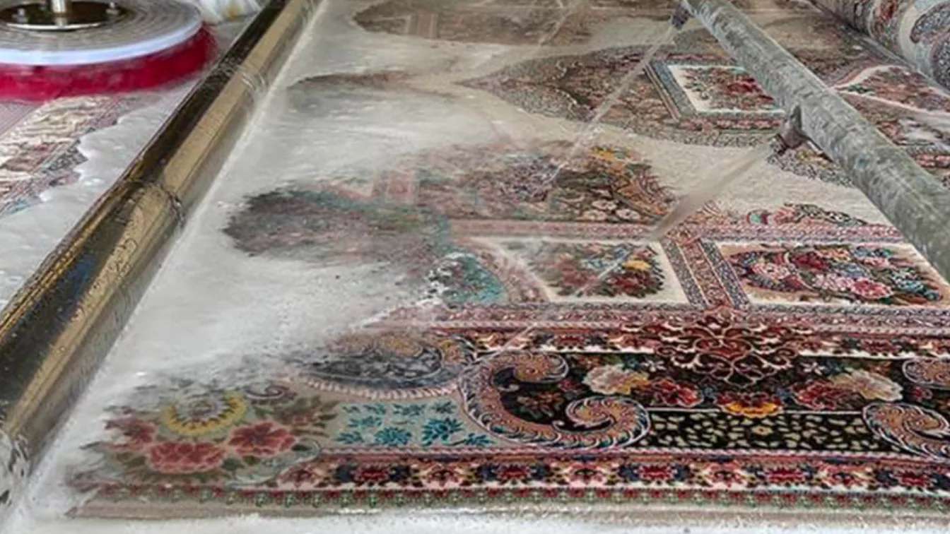 قالیشویی ماندگار در رشت