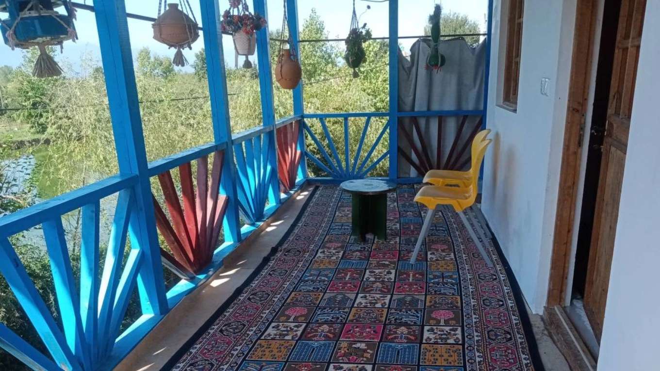 اقامتگاه بومگردی ماندی چینا