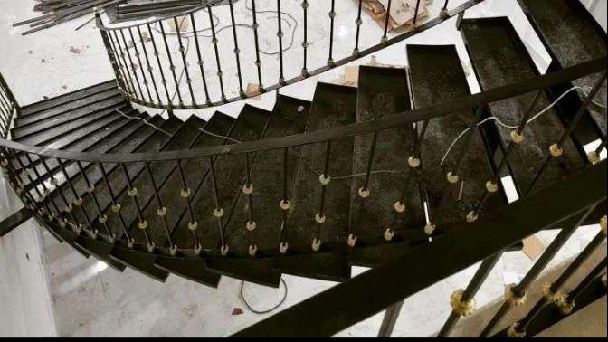 حفاظ و راه پله و نرده فرفورژه