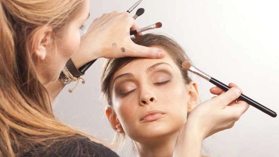 سالن زیبایی نیلوفر آبی