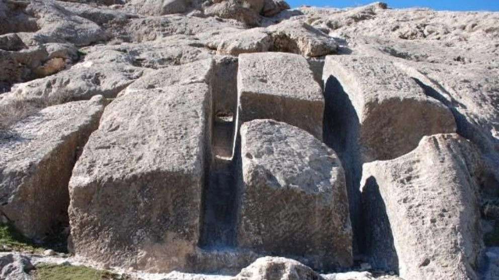 سنگ تخت و کوهی دماوند