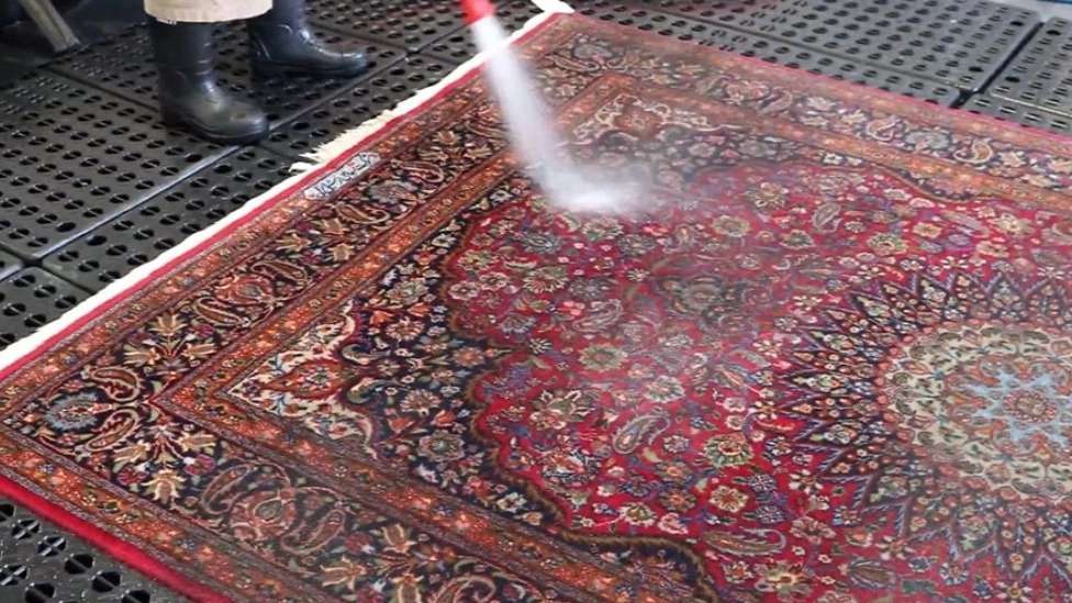 قالیشویی کویر در یزد