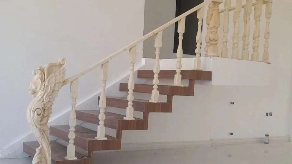 نرده و پله چوبی آریا