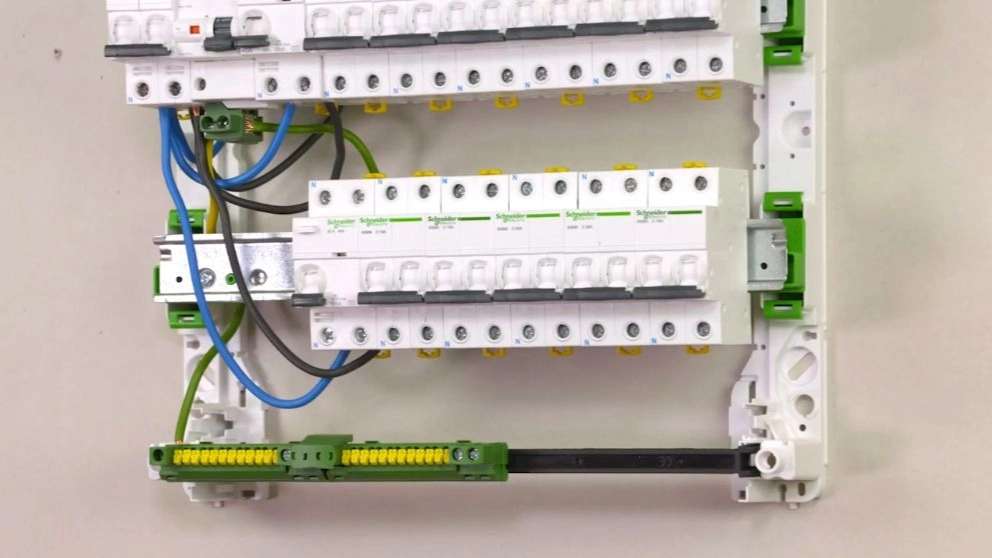 مونتاژ تابلو امیری