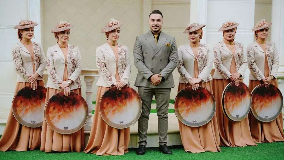 ساقدوشی و دفنوازی رُز بانو