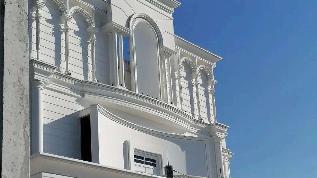 عایق رنگی نمای ساختمان