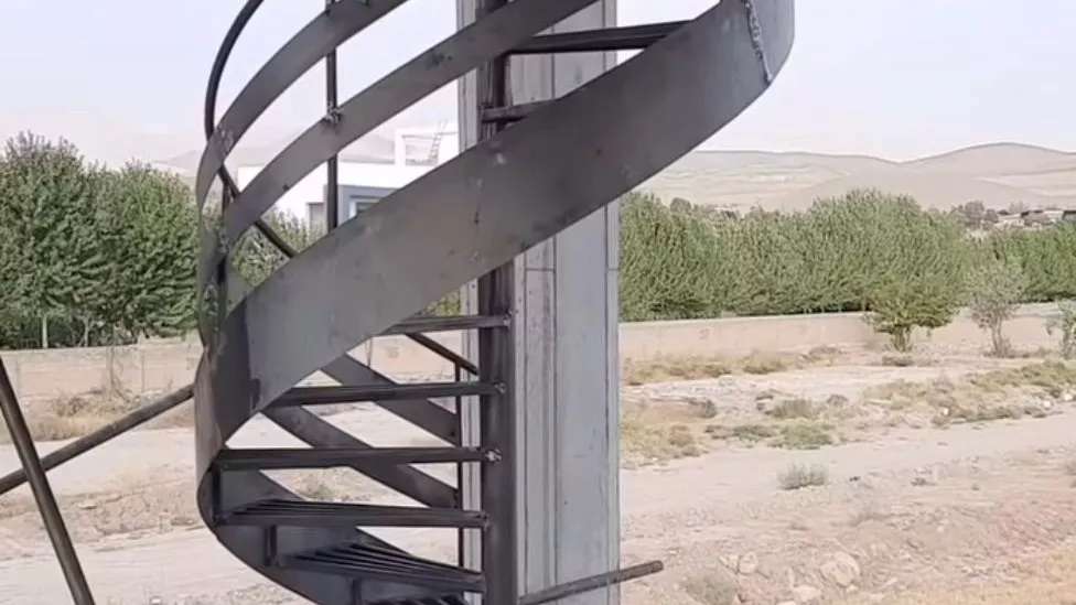 پله فلزی در رشت
