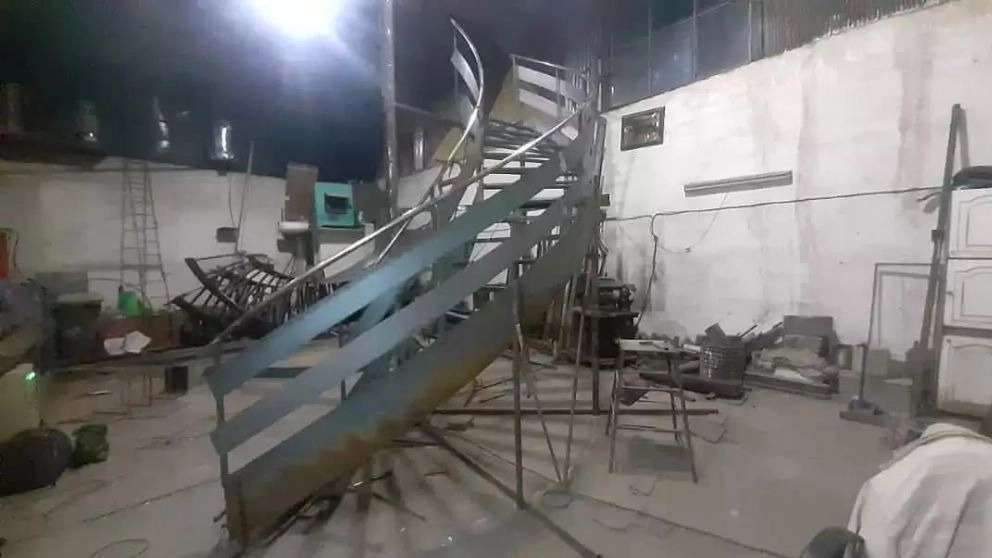 پله پیچ و پله گرد رضایی