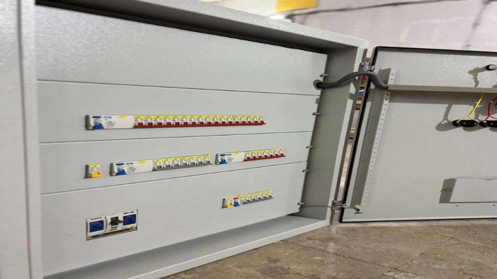 تولید تابلو برق صنعتی در مشهد