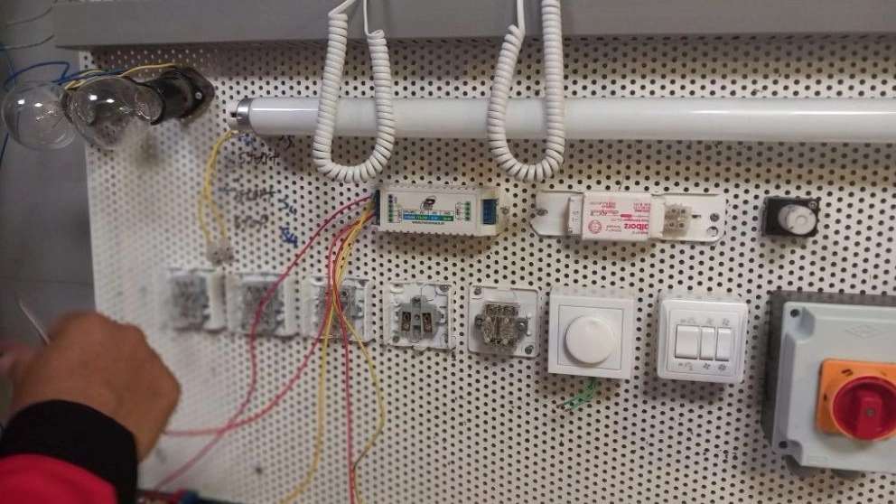 برقکار ساختمان و صنعتی نبوی